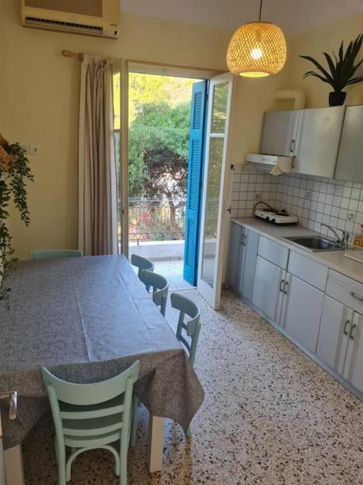 Big Apartment On The Beach Толон Экстерьер фото