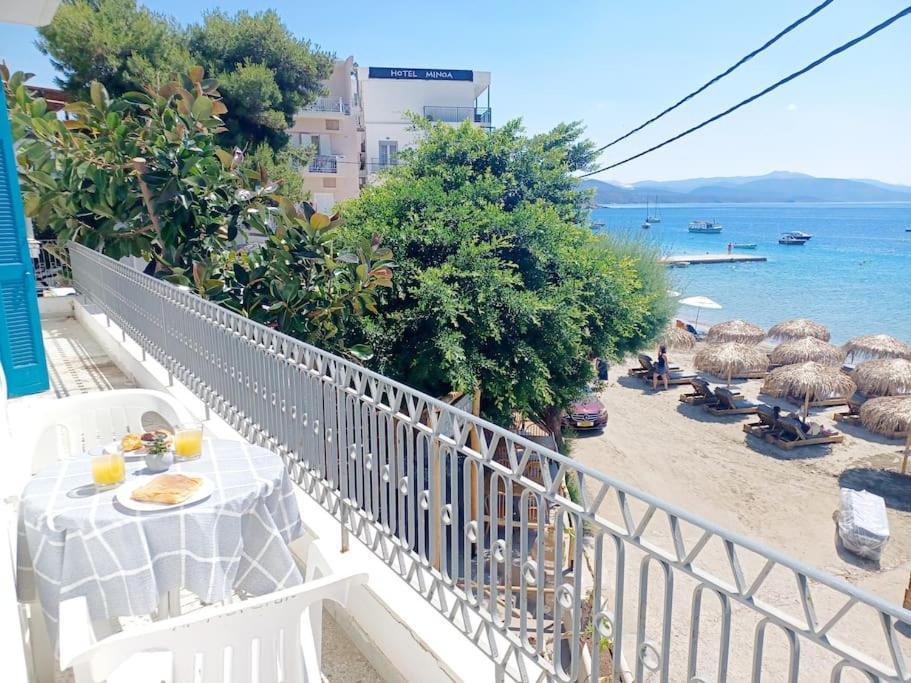 Big Apartment On The Beach Толон Экстерьер фото