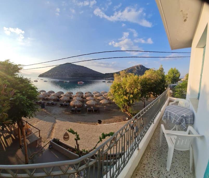 Big Apartment On The Beach Толон Экстерьер фото